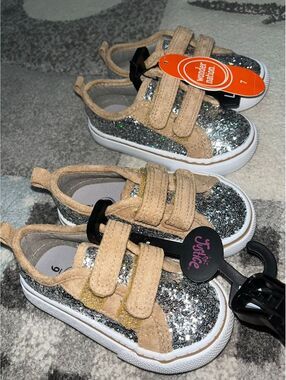 NWT Girls Wonder Nation Silver Glitter Sparkle Sneakers Shoes Sizes 6 & 7
